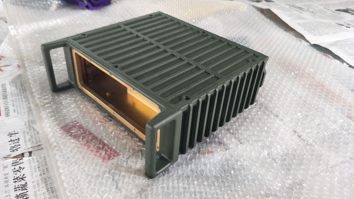 軍綠噴漆機(jī)加工殼體