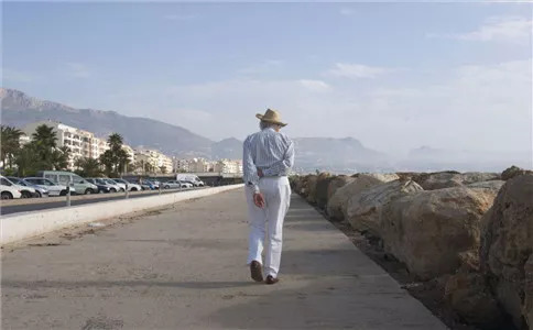 老年人每天步行多少步合適呢?