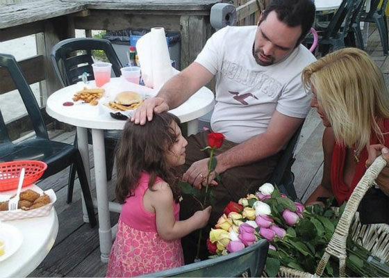 現(xiàn)實(shí)版孤兒怨VS電影版《孤兒怨》現(xiàn)實(shí)永遠(yuǎn)比電影更恐怖，太嚇人了！