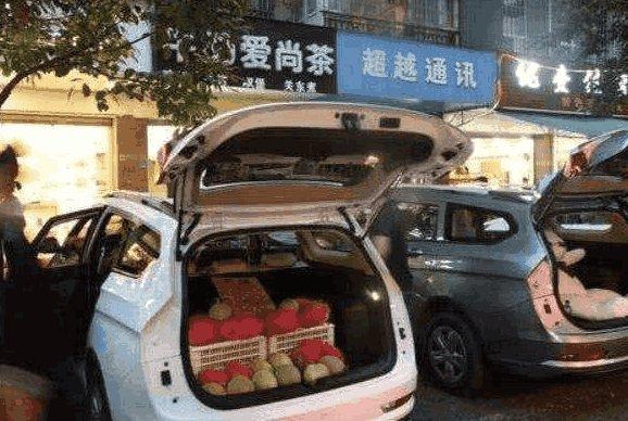 私家車后備廂裝兩箱水果就要被罰款?交警:沒罰錯交規就是這么定的