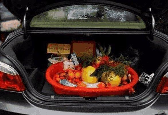 私家車后備廂裝兩箱水果就要被罰款?交警:沒罰錯交規就是這么定的