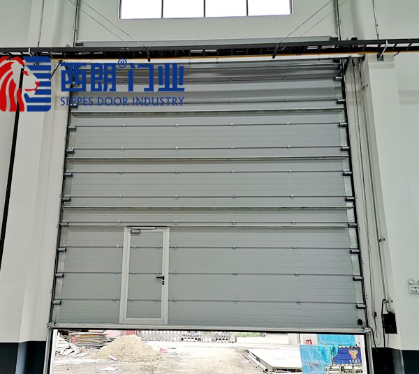 南通帶抗風(fēng)背筋的工業(yè)提升門