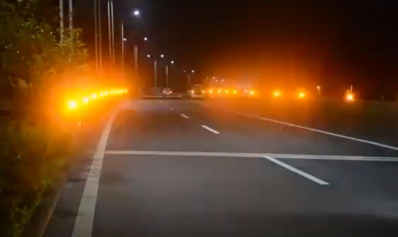 霧天行車安全智能誘導裝置