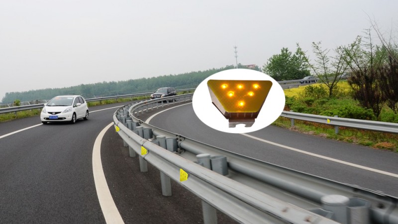 梯形發光輪廓標